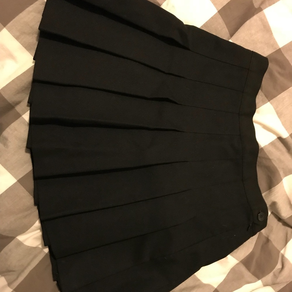 Black pleated skirt